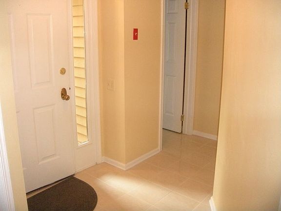 Entrance foyer w/powder room & double coat closet