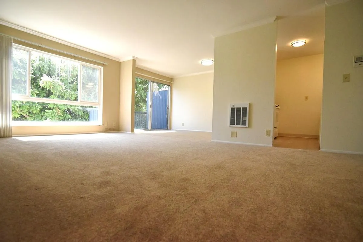 Building Photo - 2126 Lincoln Ave #35