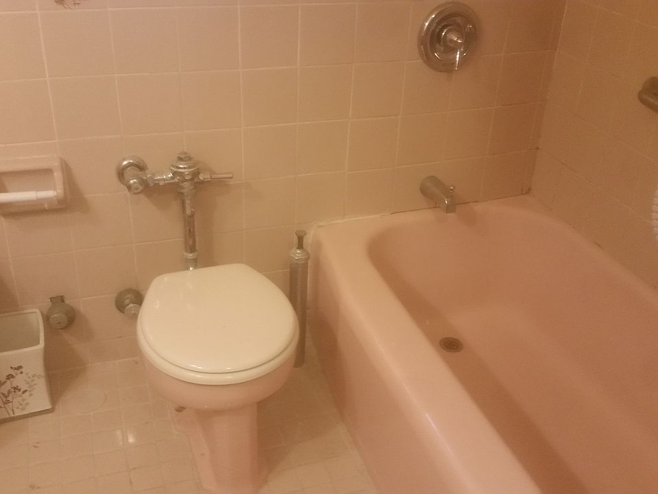 2nd image of 900 E 55th St #1
