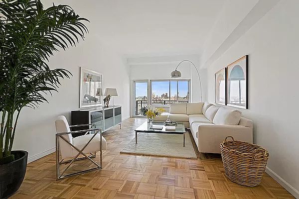 1st image of 118 E 60th St #34EF
