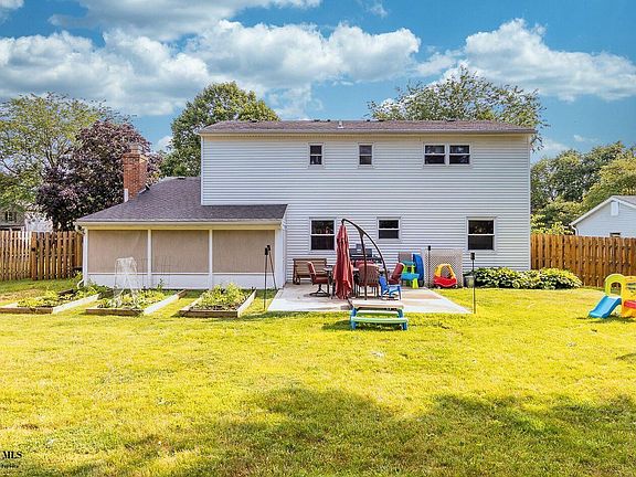 4th image of 160 Parkview Dr