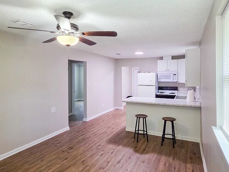 707 Dent St — Photo 4