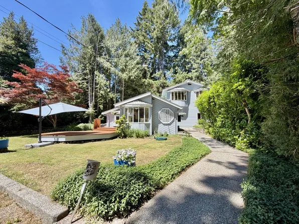3658 Beach Ave, Sunshine Coast, BC V0N 2W2