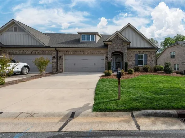 303 Rollingbrook Ct, Clemmons, NC 27012