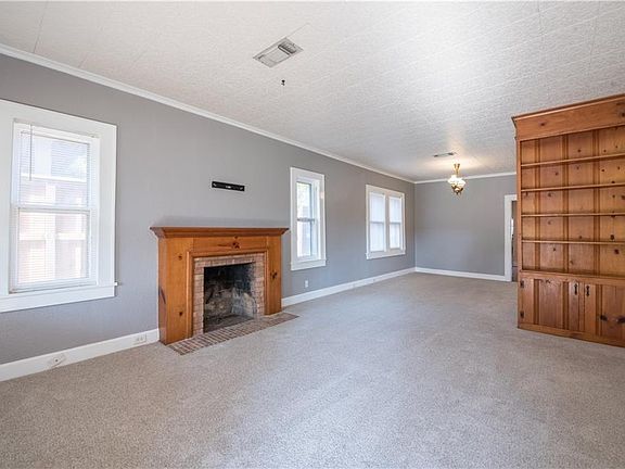 4th image of 2213 Hillcrest St