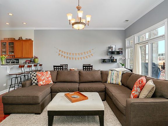 3rd image of 1933 W Irving Park Rd APT 3