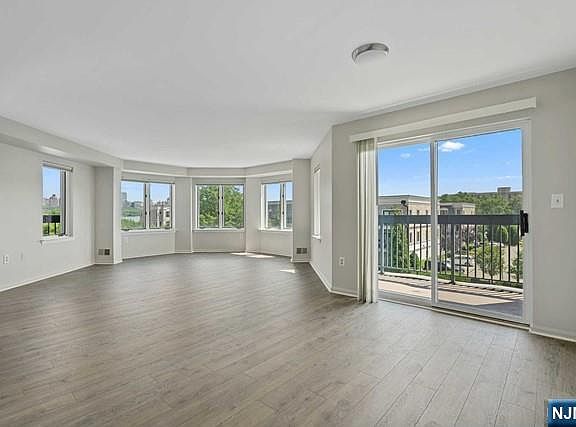 4th image of 405 Williams Ct #405