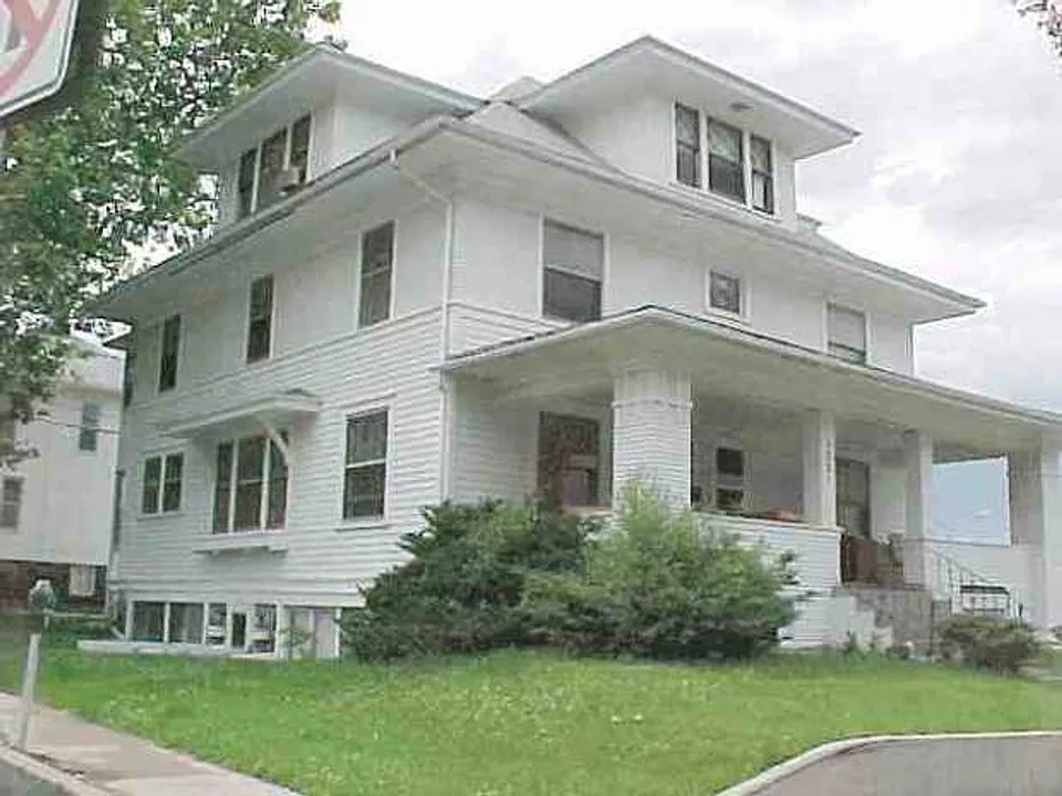 Olive St 2221