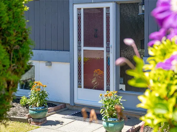 4391 Torquay Dr #1, Saanich, BC V8N 3L3