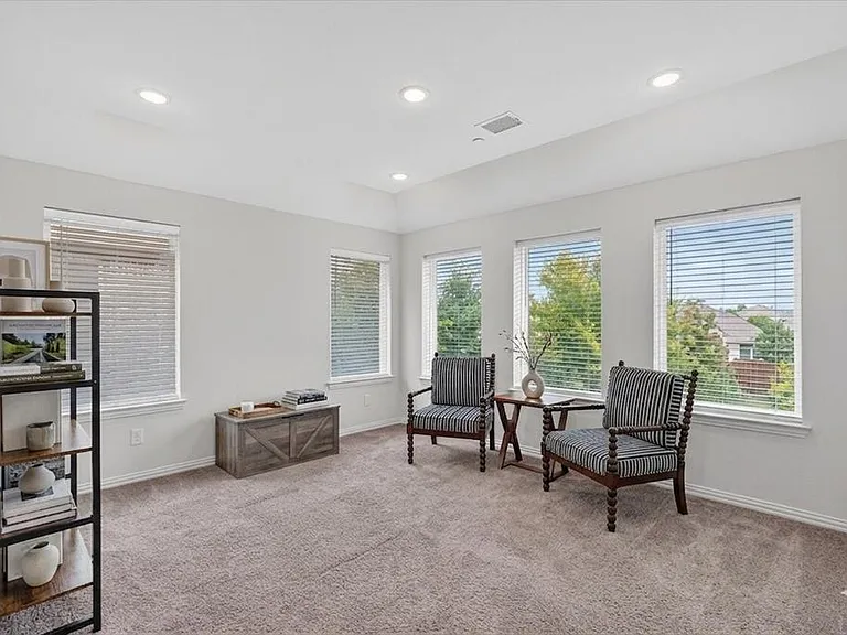 984 Emil Pl — Photo 9
