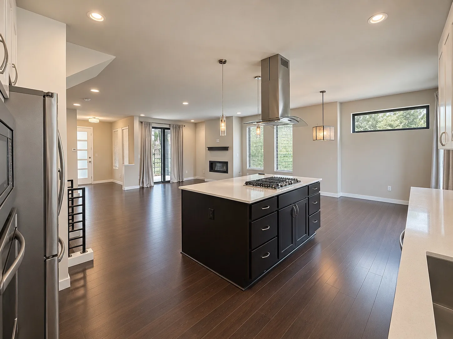 5 bed, 3.5 bath, 2418 sqft, $4,800 — Photo 4
