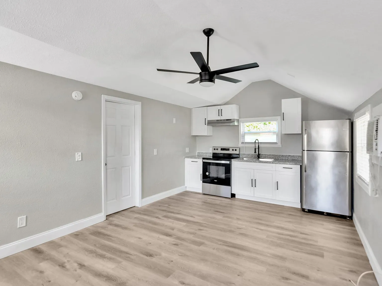 1515 1/2 Sadlon Ave — Photo 4