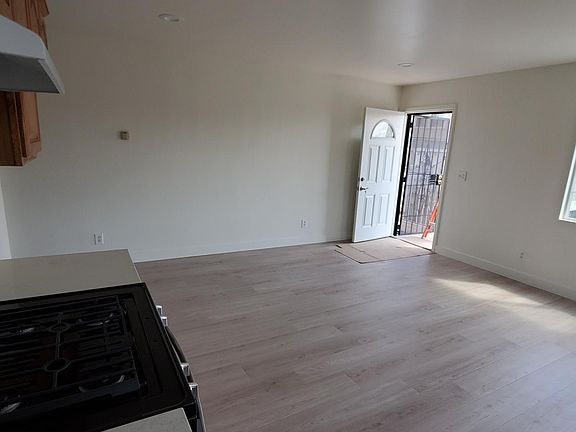 3rd image of 643 Micheltorena St