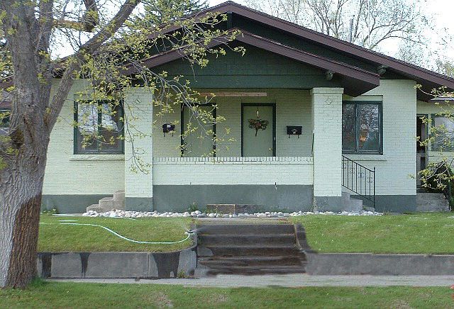 1st image of 119 8th St