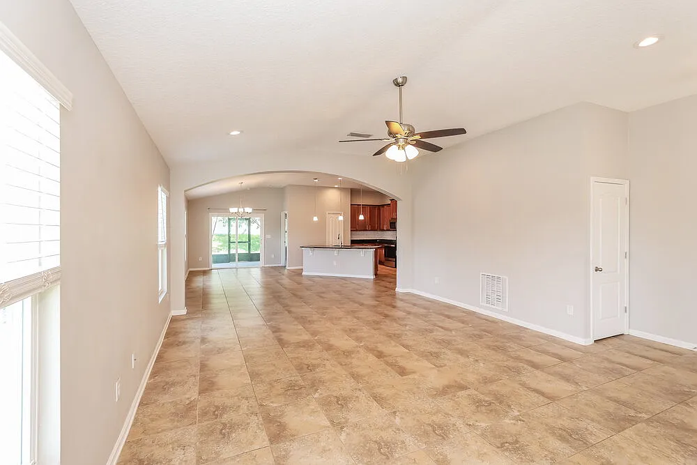 3 bed, 2.0 bath, 1698 sqft, $2,035 — Photo 4