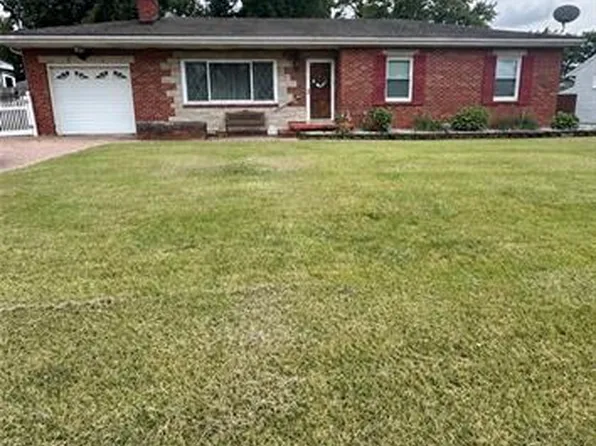 46 N Circle Dr, East Alton, IL 62024