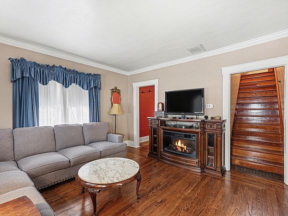 5th image of 325 W Saint Clair St