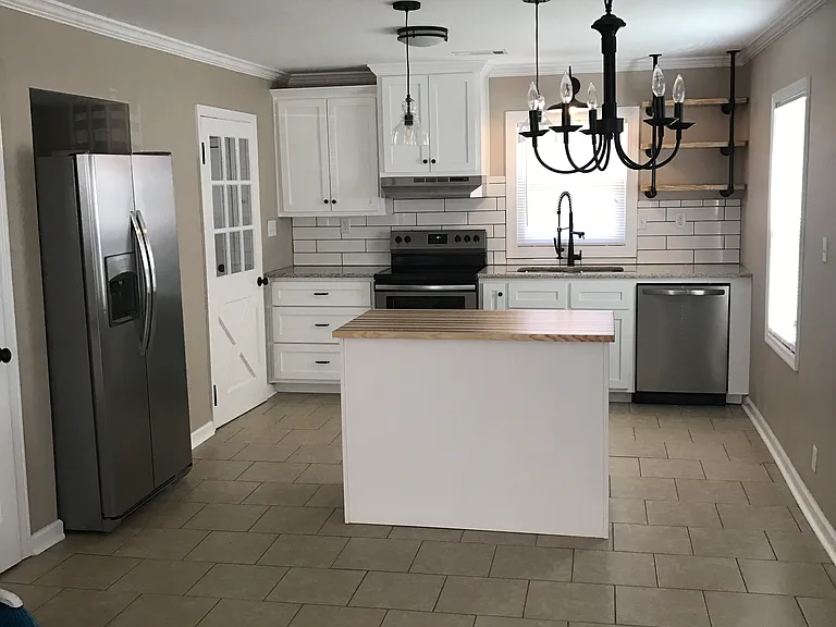 909 SW 11 1/2 Ave — Photo 4
