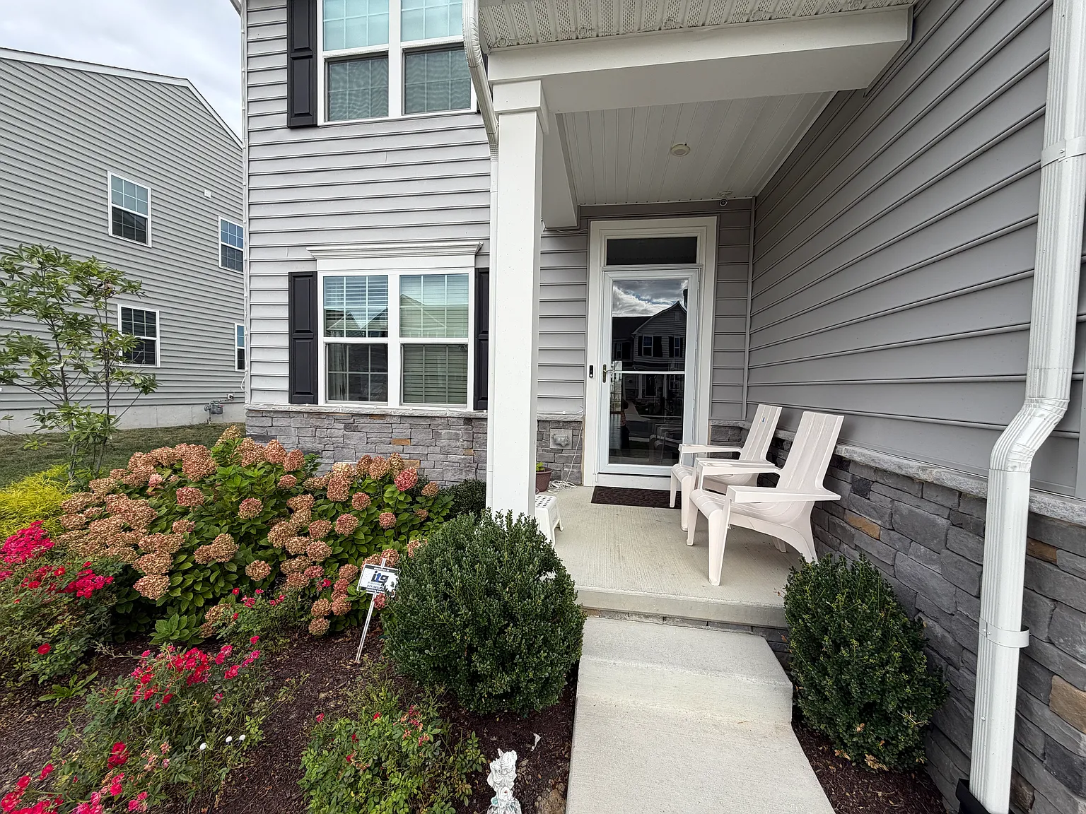 4 bed, 2.5 bath, 3571 sqft, $3,799 — Photo 3