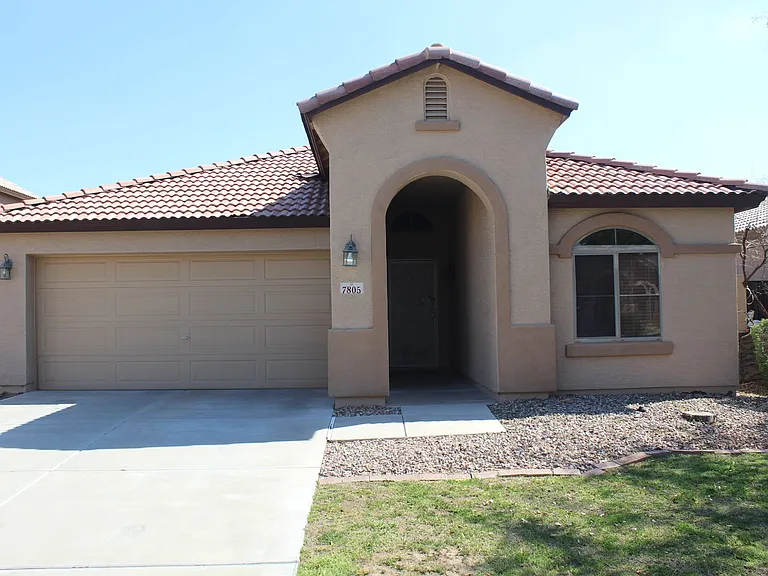 7805 S 48th Ln — Photo 1
