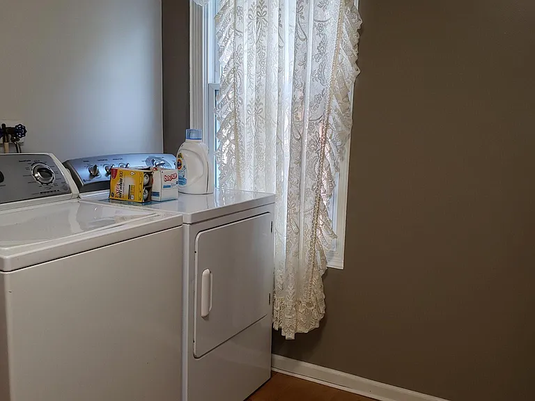 138 S Locust St — Photo 11
