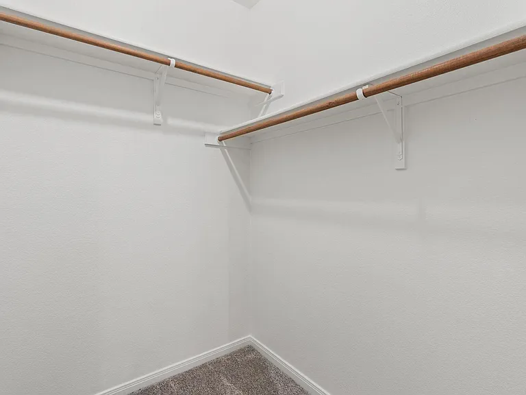 209 Canterbury Dr — Photo 24