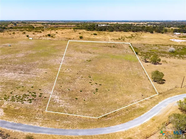 13 Seay World Ln, Seguin, TX 78155
