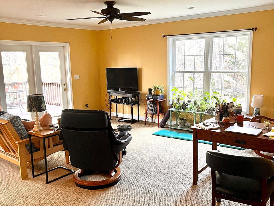 As setup by prior tenant. Of course, furnish with your furnishings.