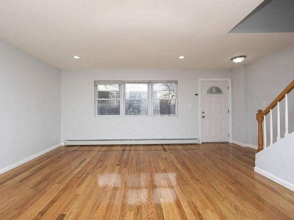 4th image of 10805 157th St