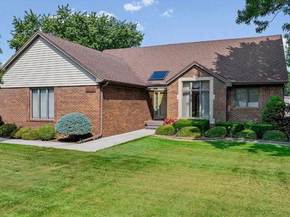 48055 Mallard Dr, Chesterfield, MI 48047
