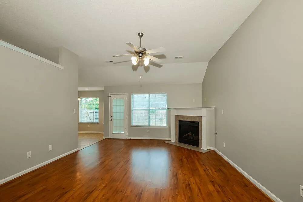 3 bed, 2.0 bath, 1546 sqft, $1,945 — Photo 3