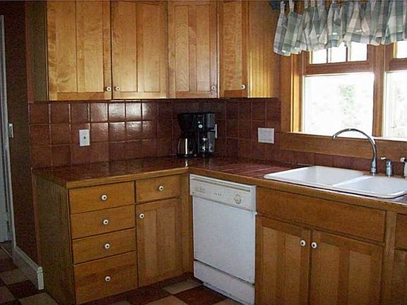 5th image of 18 Harding Ave