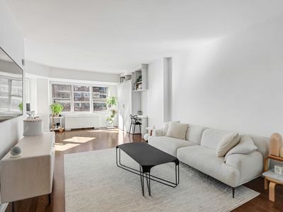 305 E 24th St, New York, NY, 10010
