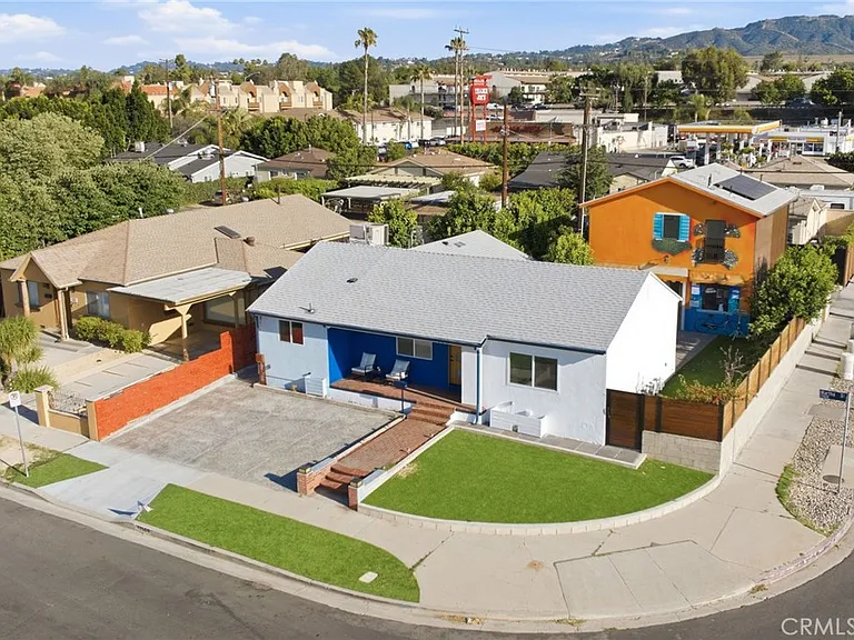 17660 Martha St — Photo 4