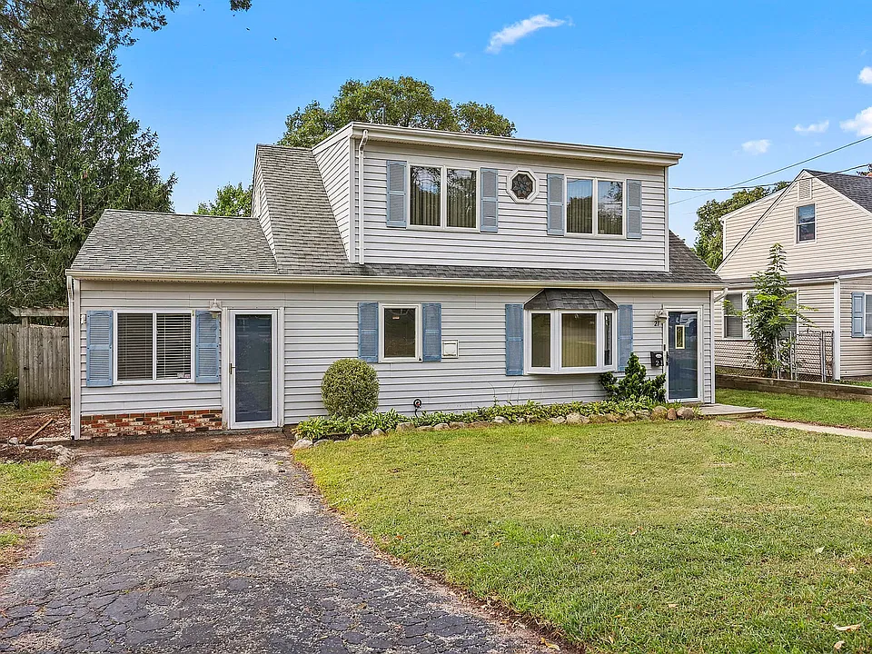 21 Fairway Dr