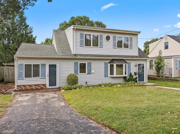 21 Fairway Dr, Toms River, NJ 08753