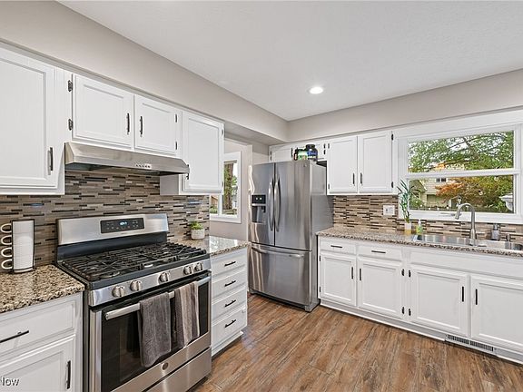 4th image of 3544 Loma Ln