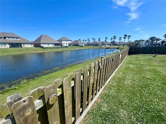 408 Lakeshore Vlg E — Photo 19
