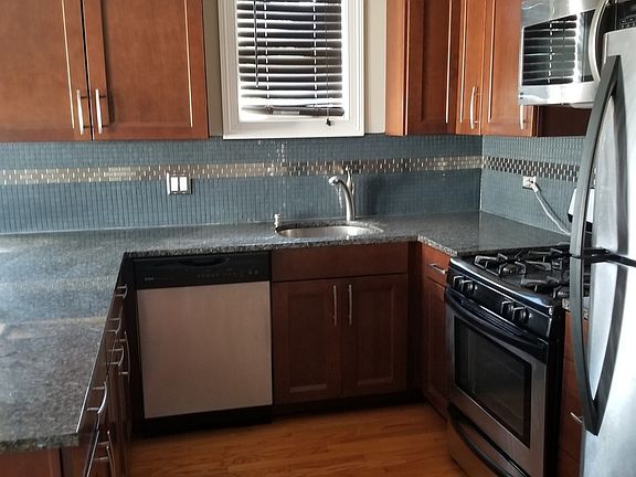5th image of 228 N Sacramento Blvd #2