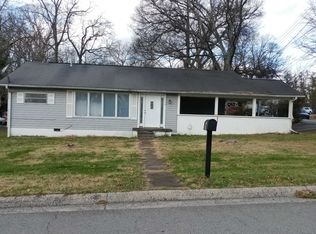 758 W Outer Dr, Oak Ridge, TN 37830