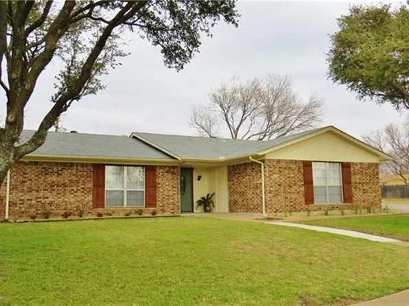 1000 Dorsey St, Burleson, TX 76028