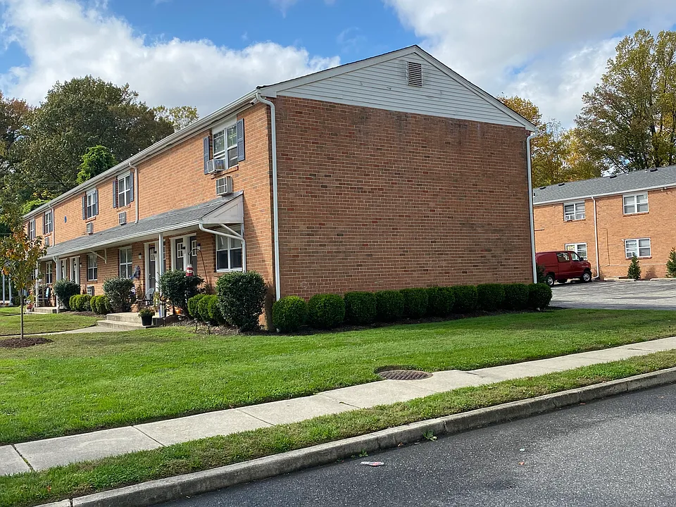 Lincoln Court Apartments