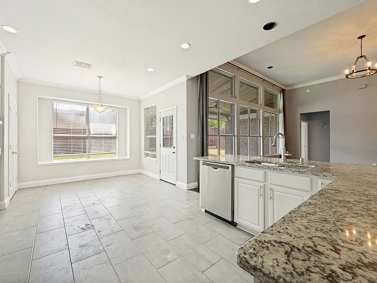 4849 Gloucester Dr — Photo 10