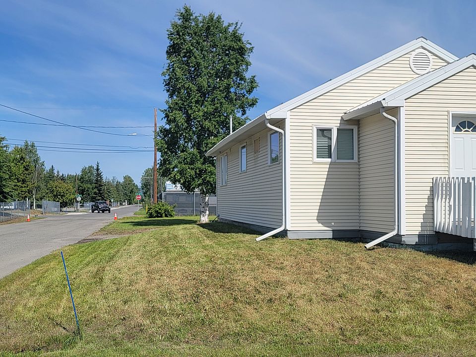 1st image of 646 28th Ave