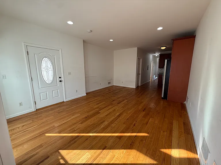 33 Nelson Ave #1 — Photo 3