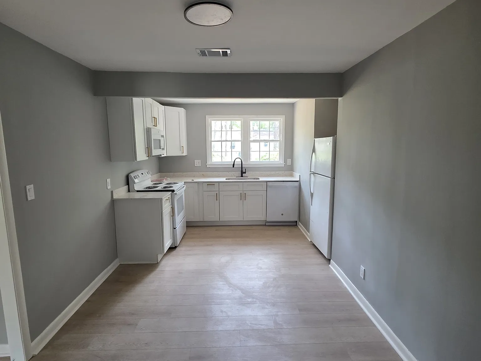 4 bed, 1750 sqft, $2,050 — Photo 2