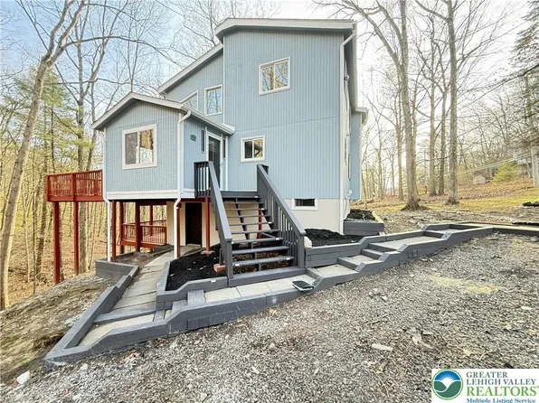 235 Stafford Dr, Bushkill, PA 18324