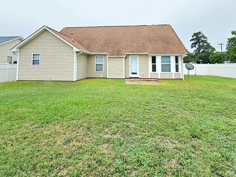 7796 Buttonwood Ave — Photo 2