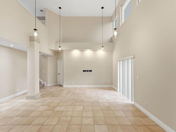 4th image of 11375 Lakeview Dr