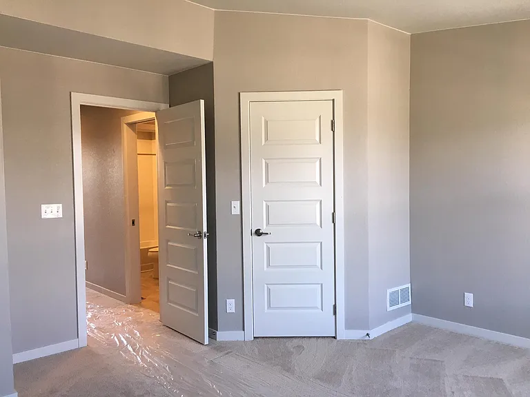 9016 E 52nd Ave — Photo 10